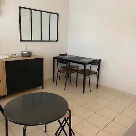 Apartment Pieds Dans L'eau A Avec Jardin Et Equipements Complets - Fr-1-494-130 *