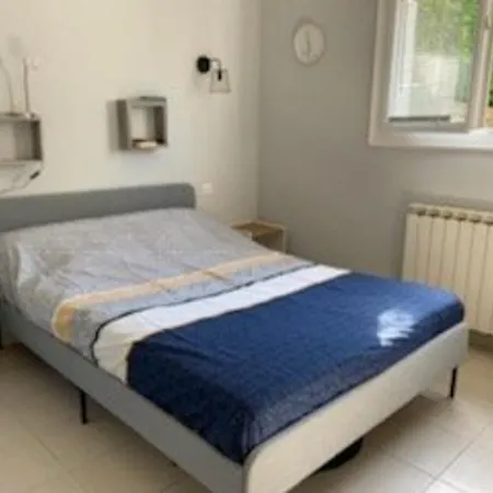 Apartment Pieds Dans L'eau A Avec Jardin Et Equipements Complets - Fr-1-494-130